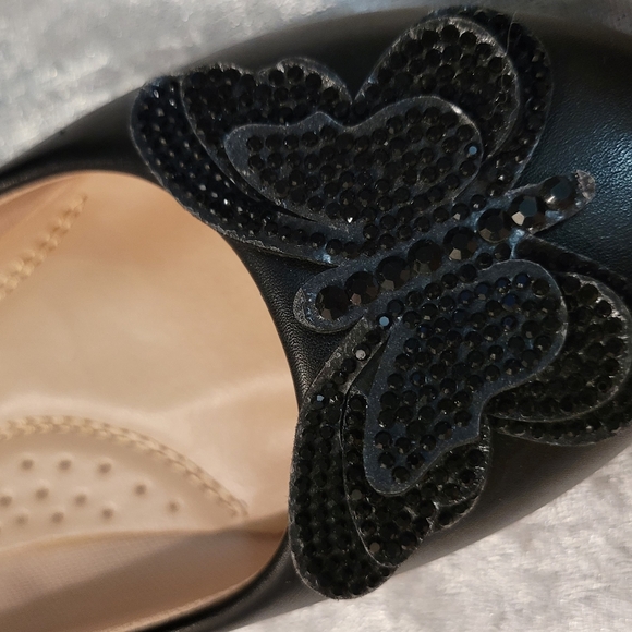 Elegant Black Butterfly Flats - Picture 2 of 6